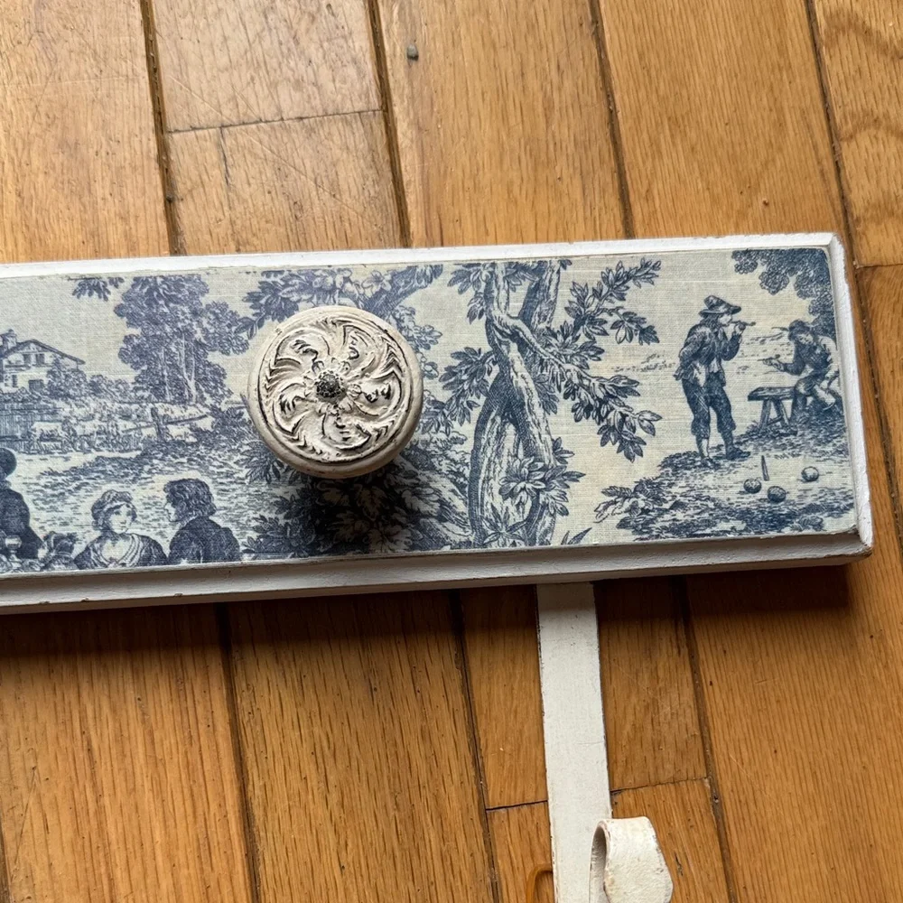 French Country/ shabby chic Decorative Wall Hook Rack
